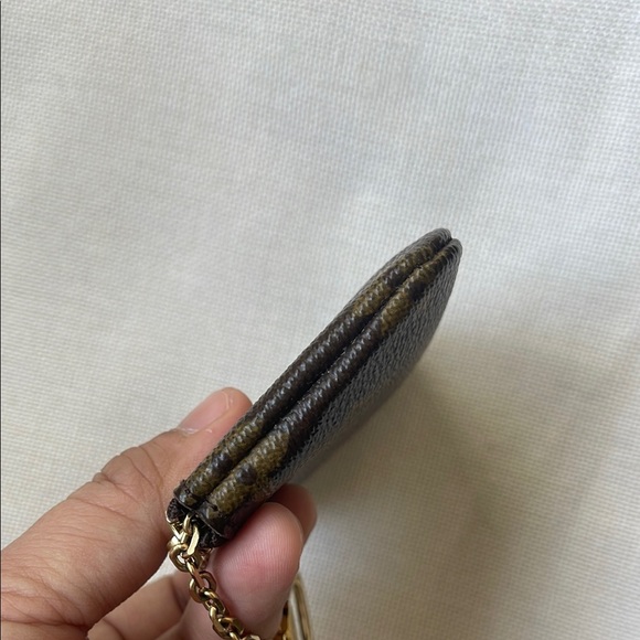 SOLD!!!! Louis Vuitton Monogram Key Pouch - Picture 9 of 16